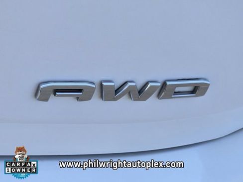 Used 2024 GMC Terrain SLT AWD/4WD image 18