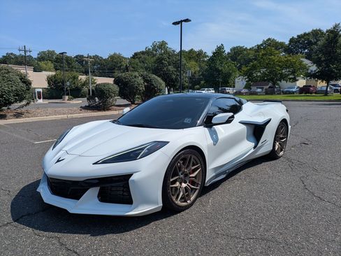 Used 2025 Chevrolet Corvette Z06 RWD image 2