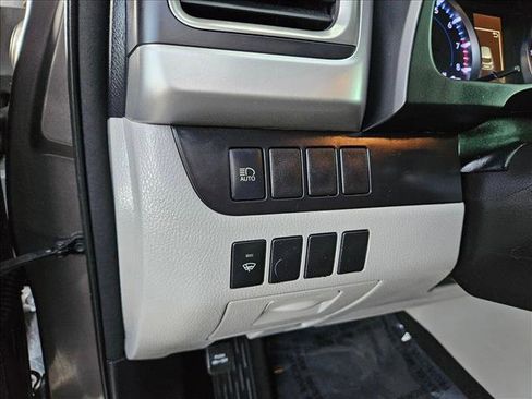 Used 2018 Toyota Highlander LE FWD image 25