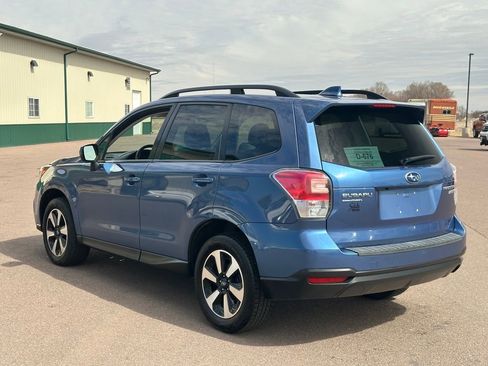 Used 2017 Subaru Forester 2.5i Premium w/ All-Weather Package image 5