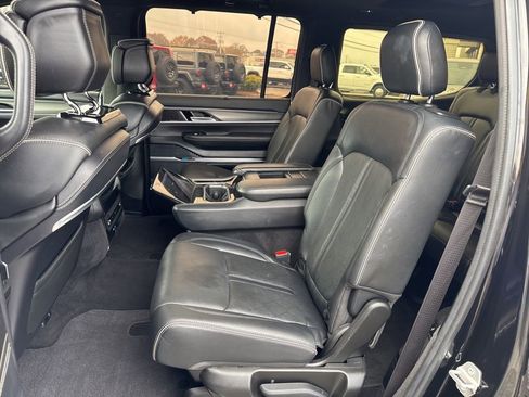 Used 2022 Jeep Grand Wagoneer Series II image 26