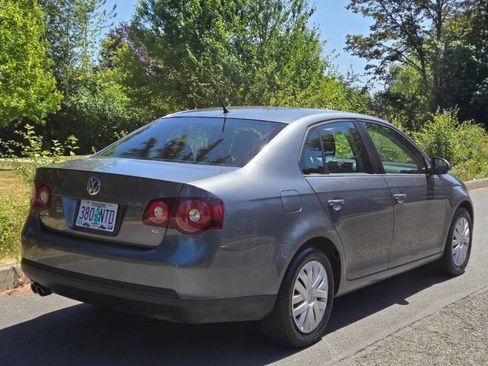 Used 2010 Volkswagen Jetta S image 8
