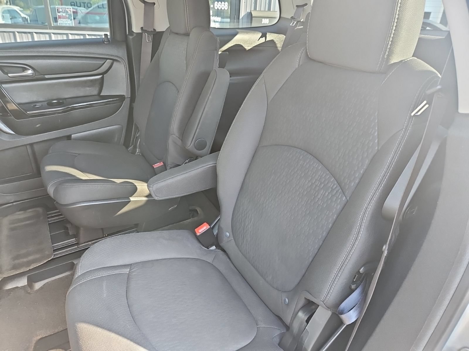 Used 2015 GMC Acadia SLE FWD image 13
