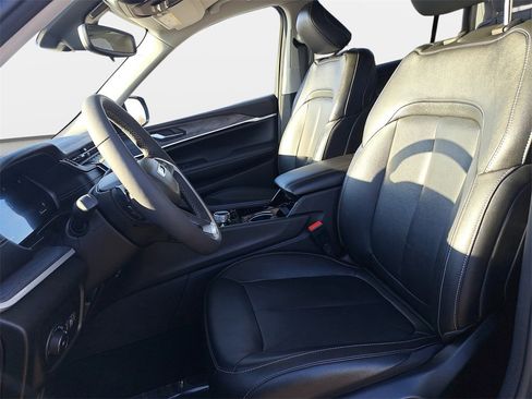 Certified 2023 Jeep Grand Cherokee L Limited image 17