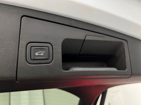 Used 2024 Cadillac XT4 Premium Luxury image 35