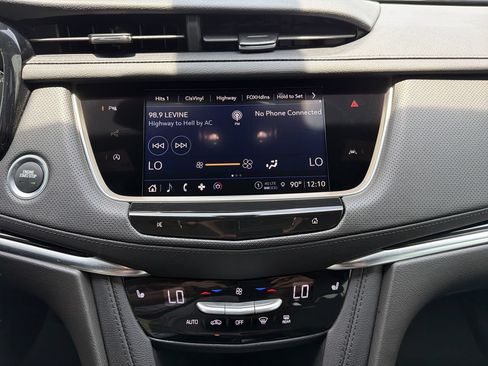 Used 2025 Cadillac XT6 Luxury FWD image 23