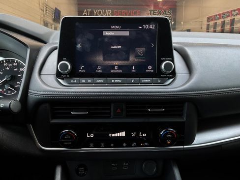 Used 2025 Nissan Rogue SV FWD image 27