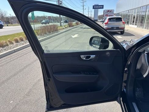 Certified 2025 Volvo XC60 B5 Plus image 18