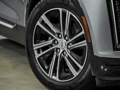 Used 2024 Cadillac Lyriq Luxury AWD/4WD image 4