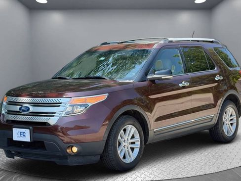 Used 2012 Ford Explorer XLT AWD/4WD image 3
