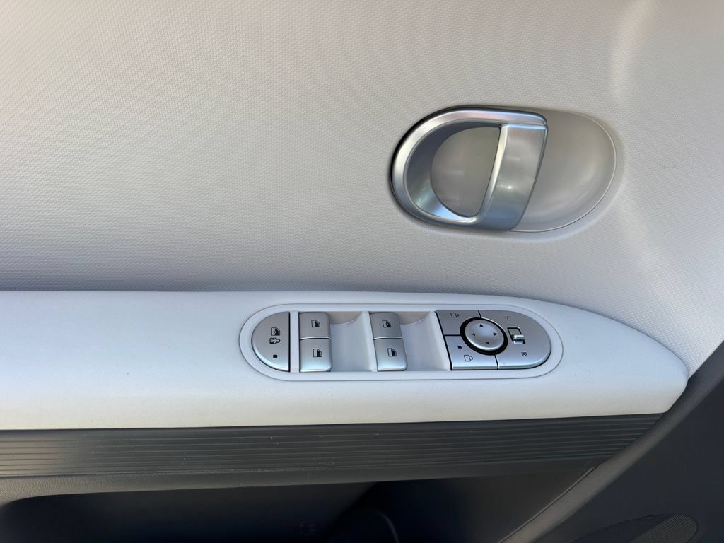 Certified 2024 Hyundai Ioniq 5 SE RWD image 18