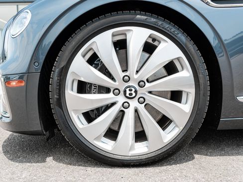 Certified 2026 Bentley Flying Spur Plug-In Hybrid AWD/4WD image 6