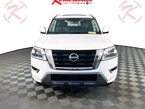 Used 2024 Nissan Armada SL w/ Captain's Chairs Package image 2