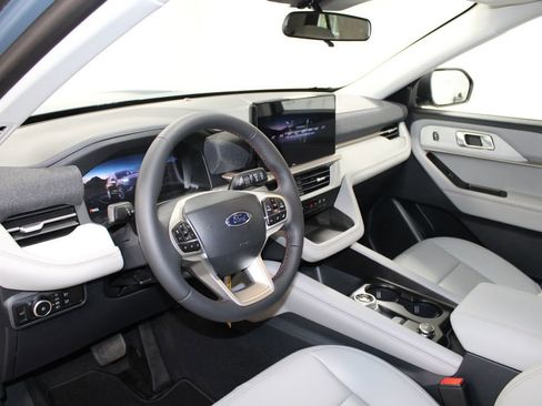 New 2026 Ford Explorer Active RWD image 23