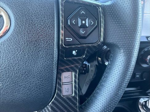 Used 2020 Toyota 4Runner SR5 AWD/4WD image 17