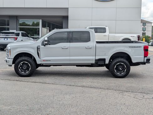 Certified 2026 Ford F250 Platinum w/ Platinum Plus Package AWD/4WD image 14