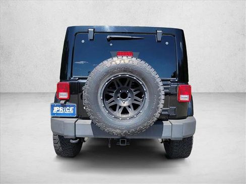 Used 2012 Jeep Wrangler Unlimited Rubicon w/ Connectivity Group AWD/4WD image 6