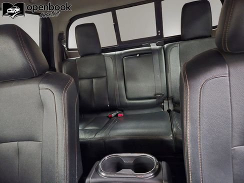 Used 2019 Nissan Titan SL AWD/4WD image 13