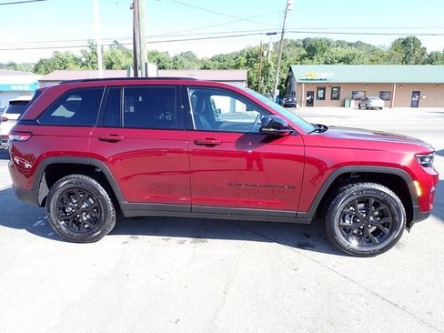 New 2025 Jeep Grand Cherokee Altitude image 8