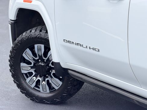 Used 2024 GMC Sierra 2500 Denali w/ Denali Reserve Package AWD/4WD image 8
