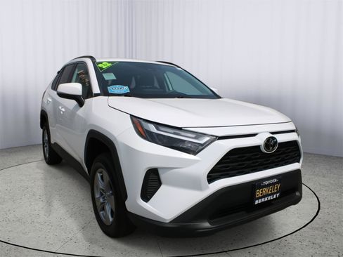 Used 2022 Toyota RAV4 XLE FWD image 1