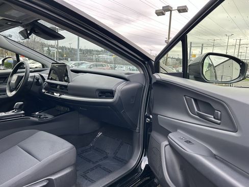 Certified 2025 Toyota Prius LE image 15