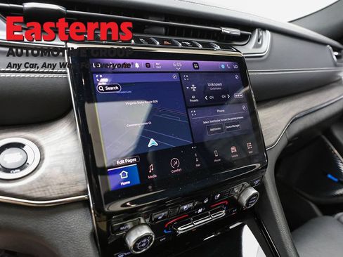 Used 2023 Jeep Grand Cherokee Overland w/ Luxury Tech Group IV AWD/4WD image 19