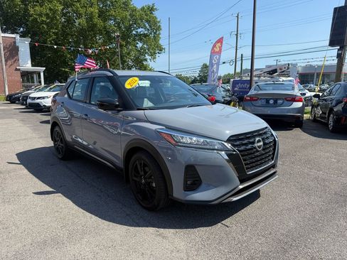 Used 2022 Nissan Kicks SR w/ Premium Package FWD image 4