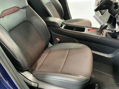 Used 2025 Nissan Kicks SR image 16