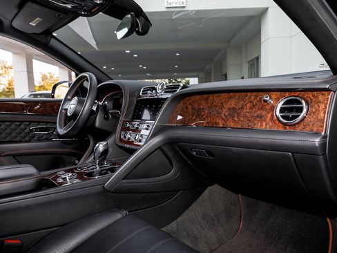 Used 2022 Bentley Bentayga image 23