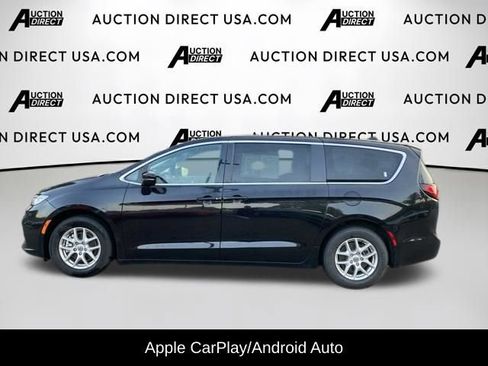 Used 2025 Chrysler Pacifica Select FWD image 3