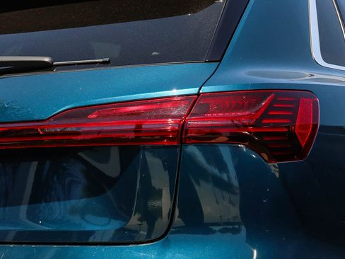 Used 2019 Audi e-tron Prestige w/ Prestige Package AWD/4WD image 12