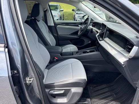 Certified 2025 Volkswagen Tiguan SE AWD/4WD image 40