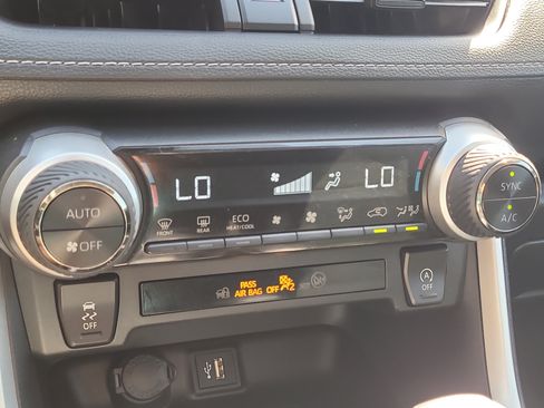 Used 2024 Toyota RAV4 XLE FWD image 25