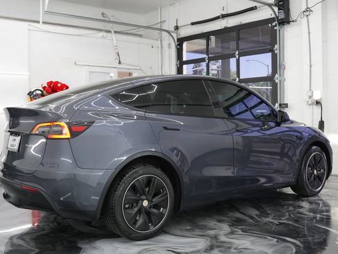 Used 2023 Tesla Model Y Long Range AWD/4WD image 7