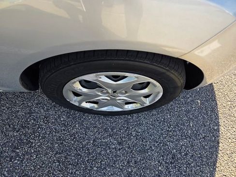 Used 2013 Ford Fiesta SE image 16