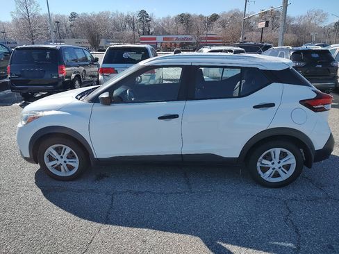 Used 2019 Nissan Kicks S w/ Exterior Package image 3