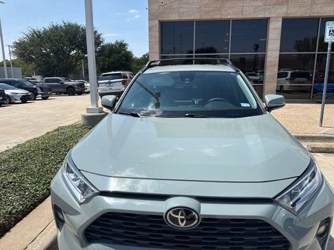 Used 2021 Toyota RAV4 XLE w/ Carpet Mat Package (TMS) FWD image 3