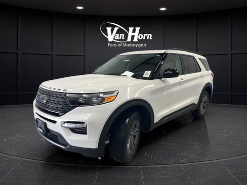 Used 2024 Ford Explorer XLT w/ Equipment Group 202A AWD/4WD image 3