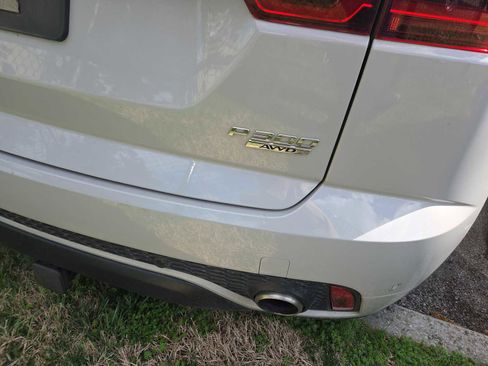 Used 2019 Jaguar E-PACE R-Dynamic HSE image 4