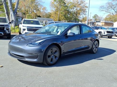 Used 2023 Tesla Model 3 Standard Range image 3