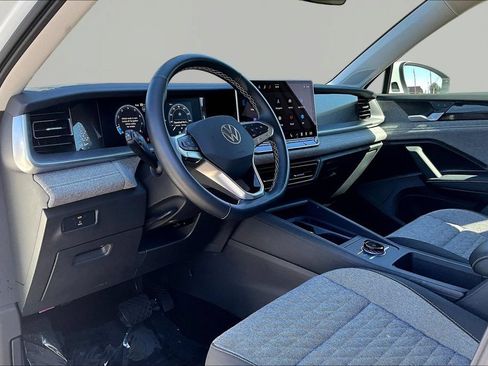 Used 2025 Volkswagen Tiguan S FWD image 18