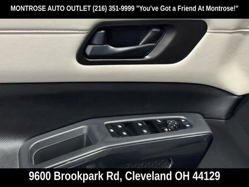 Used 2023 Nissan Pathfinder SV AWD/4WD image 12