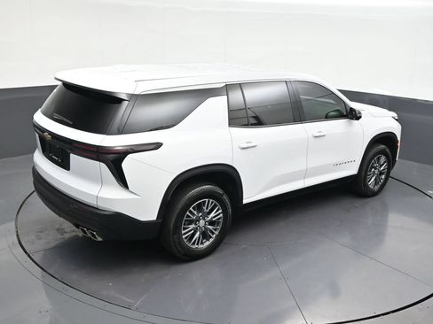 Used 2024 Chevrolet Traverse LS FWD image 20