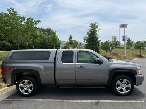 Used 2007 Chevrolet Silverado 1500 LT w/ Towing Package AWD/4WD image 8