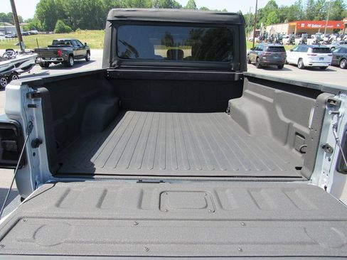 Used 2023 Jeep Gladiator Sport AWD/4WD image 25