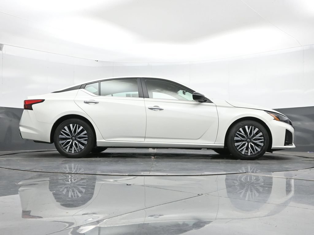 Used 2024 Nissan Altima 2.5 SV FWD image 40
