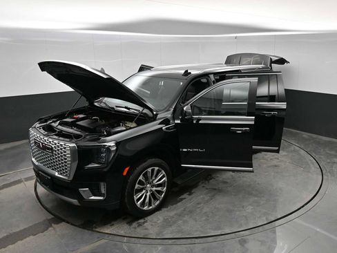 Used 2021 GMC Yukon XL Denali w/ Denali Premium Package image 40