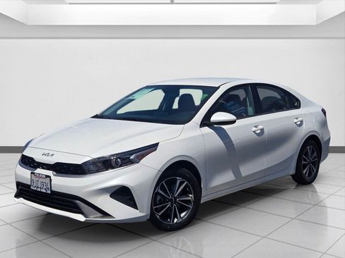 Used 2023 Kia Forte LXS FWD image 9