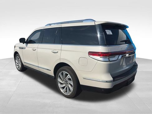 Used 2024 Lincoln Navigator Reserve AWD/4WD image 6
